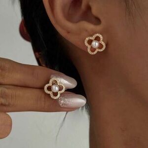 18k Plated Gold and Pearl Flower Earrings
